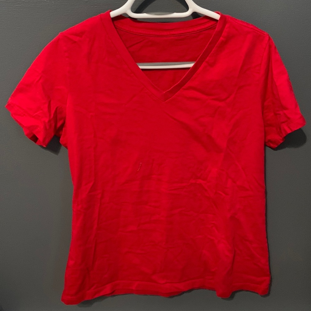 PLAIN RED TSHIRT